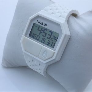 nixon robot rock set time